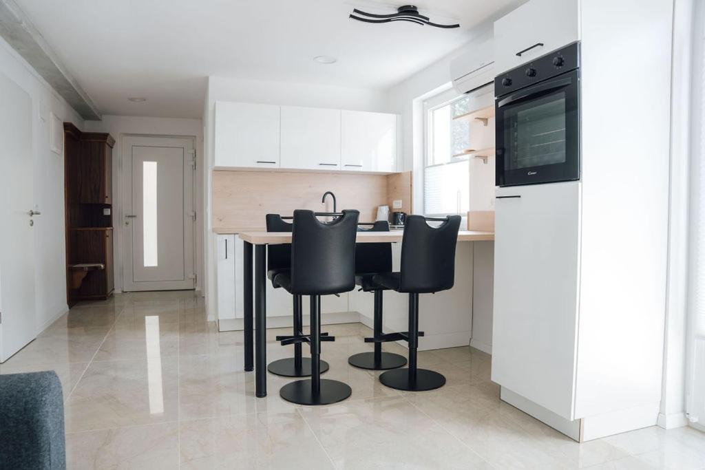 Apartma Papillon Apartment *